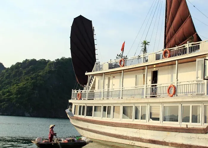 Khách sạn Halong Legacy Cruise Hạ Long