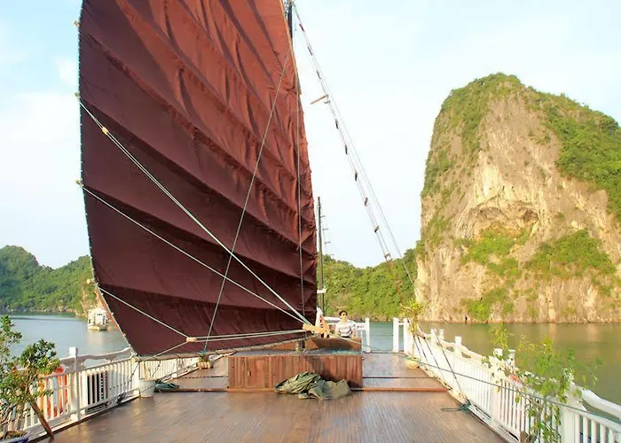 Halong Legacy Cruise Hạ Long