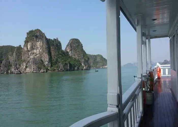Khách sạn Halong Legacy Cruise 3*